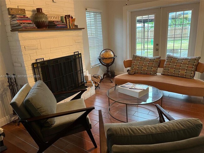 Photo - 1040 Lyons Park Dr