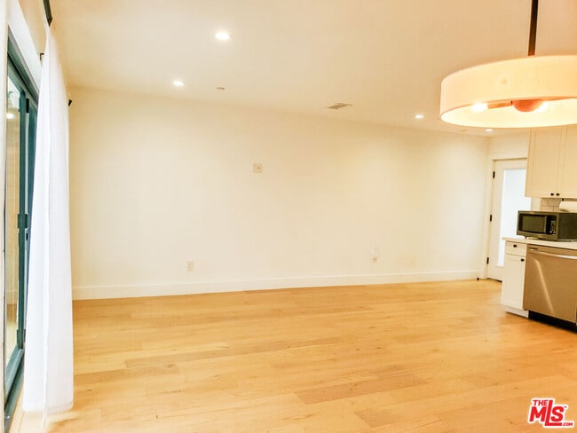 Photo - 11221 Hannum Ave Unidad A