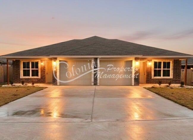 Building Photo - AVAILABLE NOW! (SECTION 8 ACCEPTED)