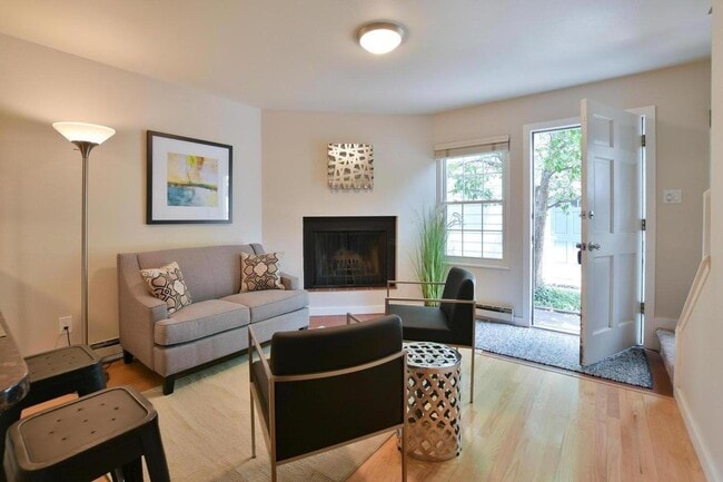 Photo - 2253 Spruce St