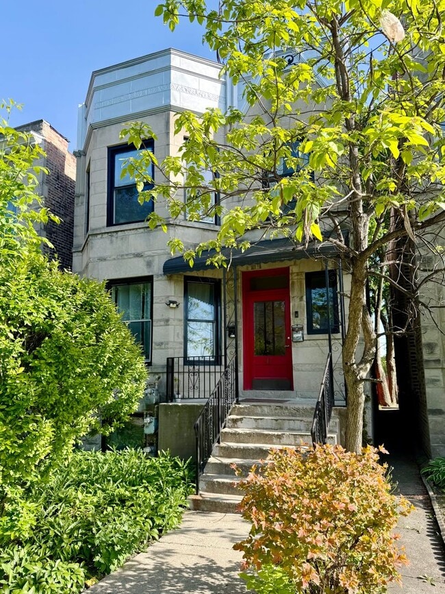 Building Photo - 47 Chicago Ave Unit 2