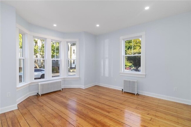 Photo - 43 E George St Unit 1