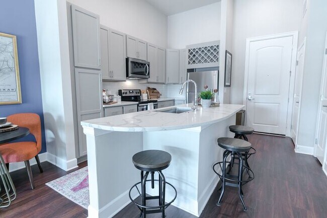 One Bedroom with Vaulted Ceilings & Sunroom Unit 0029 - Dallas, TX ...