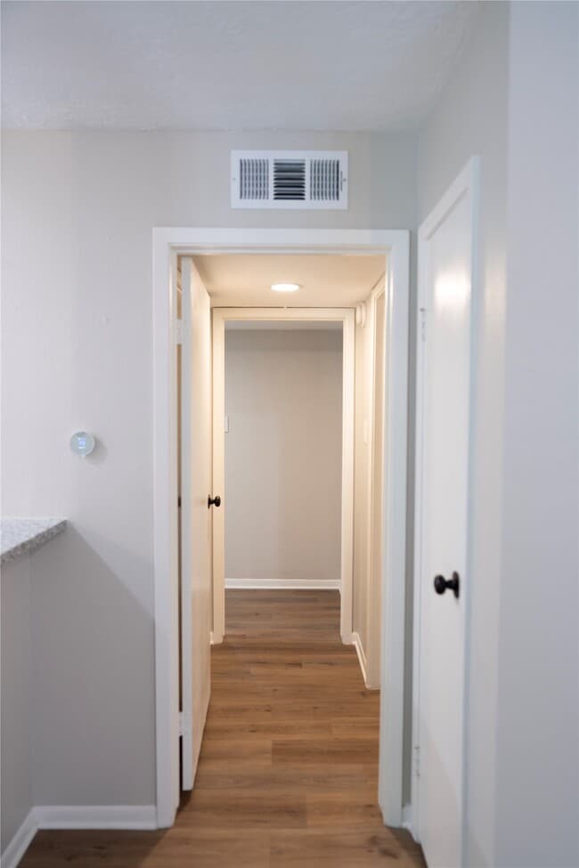 Photo - 2021 Spenwick Dr Unidad 624