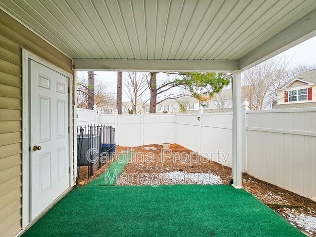 Photo - 3410 Broadwick St