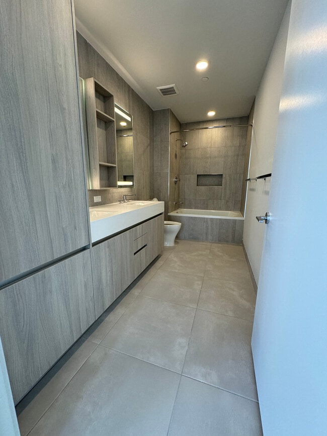 Photo - 23 NW 27th St Unidad S2