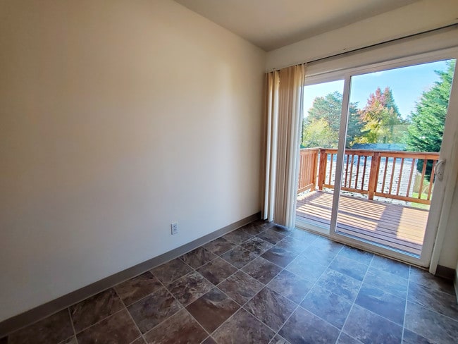 2HAB/1BA comedor - Kristin Apartments