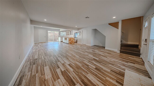 Photo - 764 Worthshire St