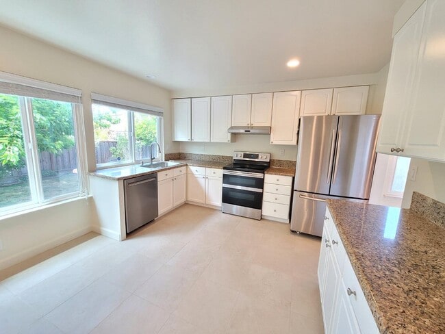 Photo - 1093 Jamaica St