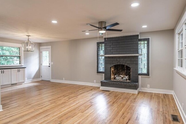 Photo - 440 W Maine Ave