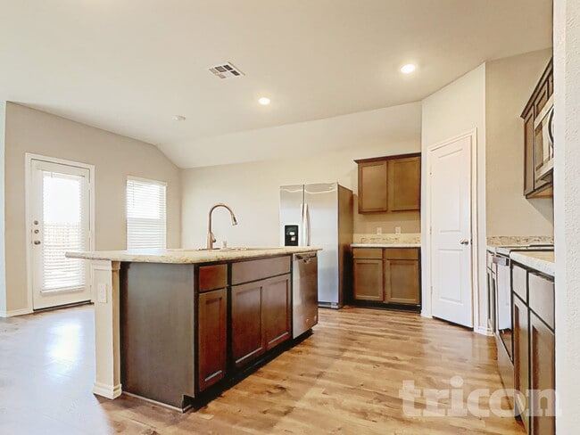 Photo - 1904 Strongbark Dr