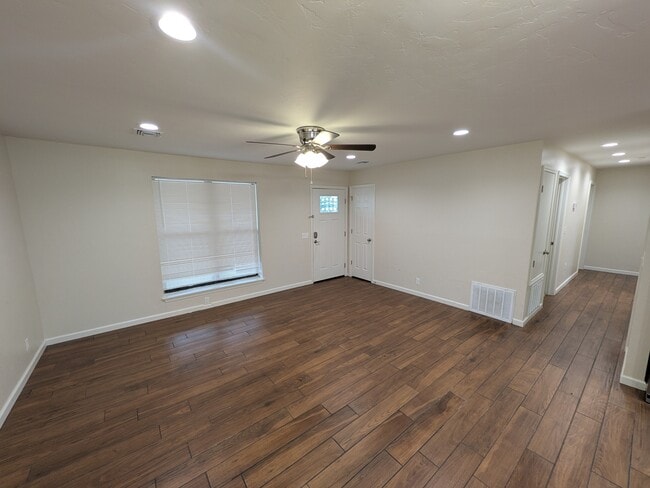 Photo - 906 Parkview Dr