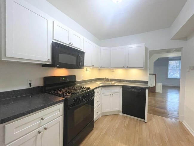 Building Photo - 2309 Bellevue Ave Unit 2