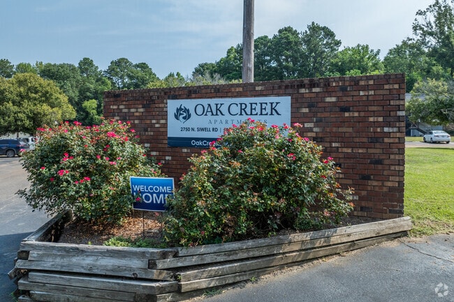 Photo - Oak Creek Apartments
