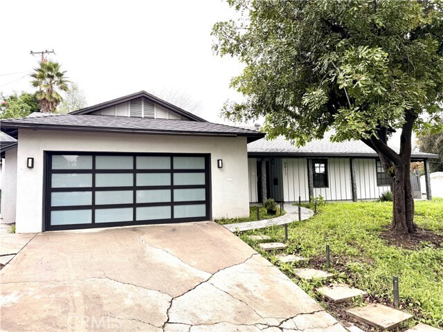 Building Photo - 9912 Newcomb Ave