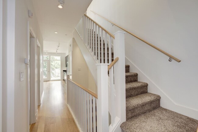 Photo - 215 Upshur St NW Unidad 5