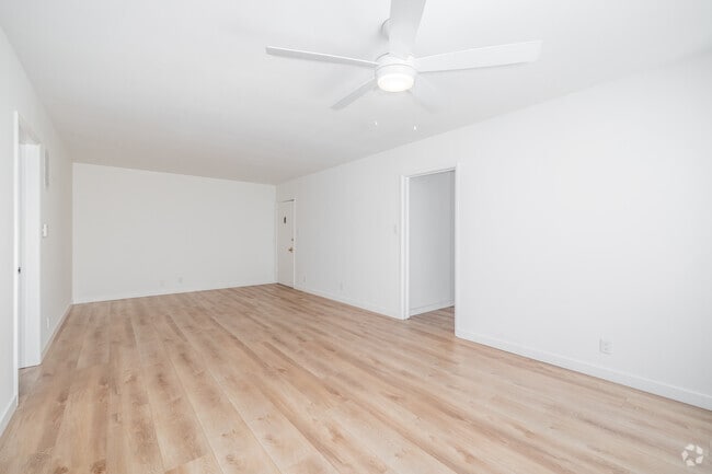 1 dormitorio, 1 baño - 750 pies cuadrados - Sala de estar - Sunset West