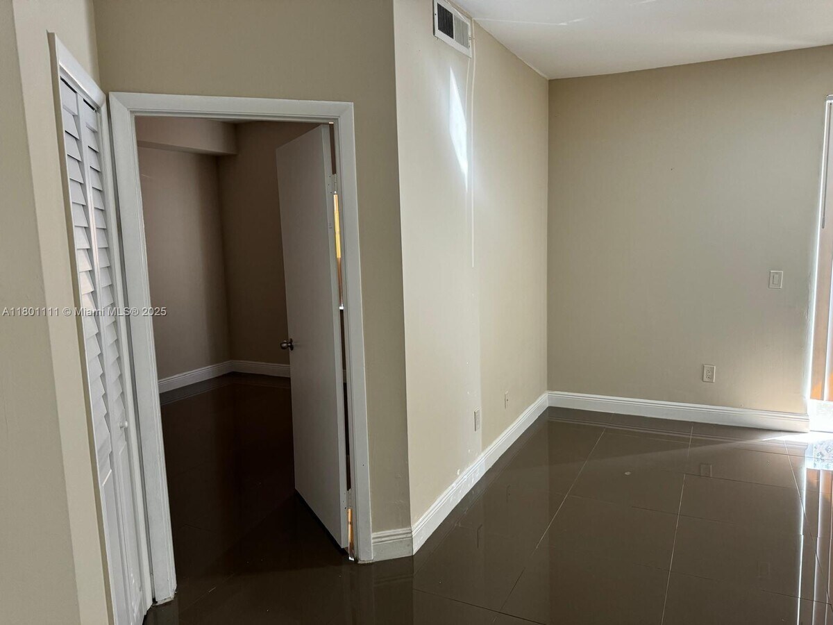 Photo - 18324 NW 68th Ave Unidad B Rental
