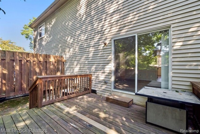 Photo - 1823 Torquay Ave