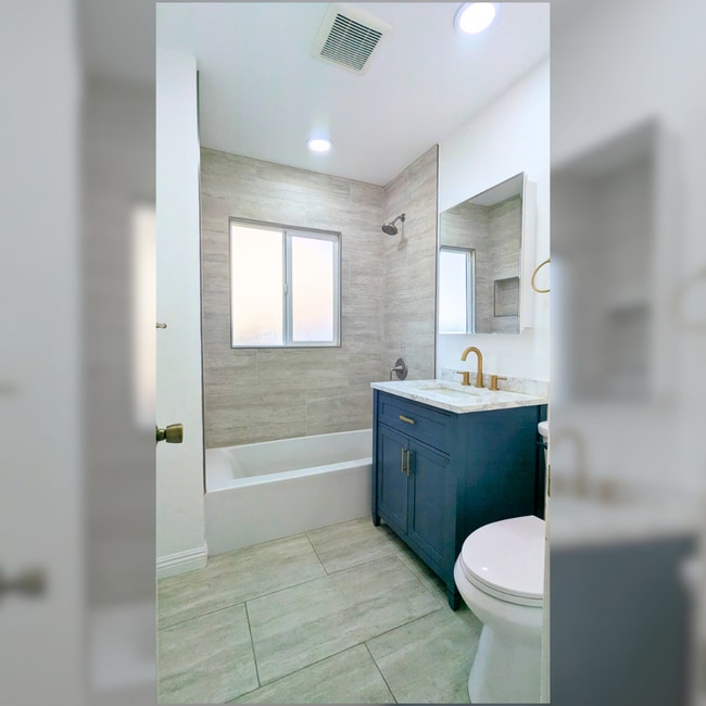 Photo - 233 W I St Unit 1