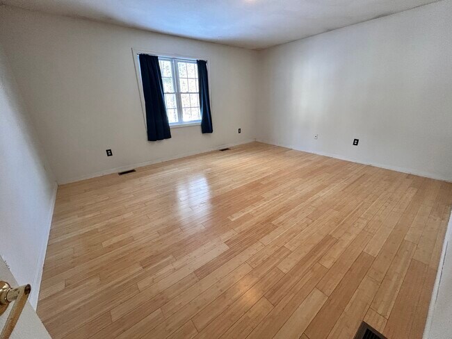 Photo - 42 Tavern Rd