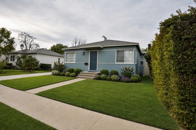 5907 Yarmouth Ave. - 5907 Yarmouth Ave