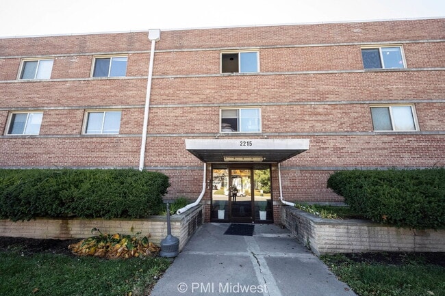 Photo - 2215 E 56th St Unidad 6