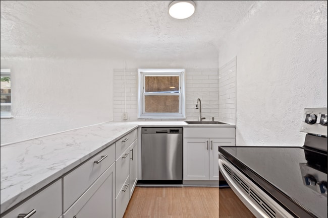 Photo - 270 Beverly Rd