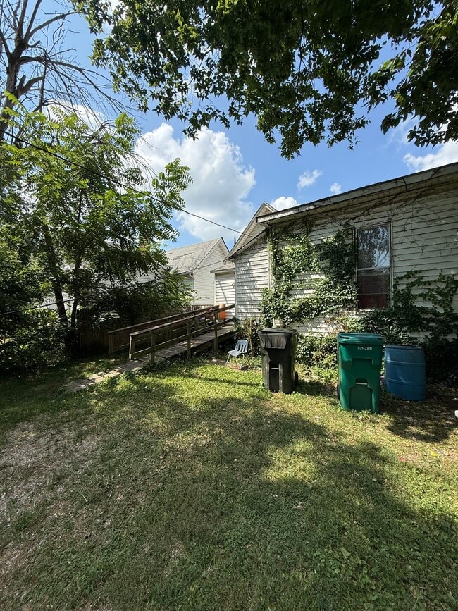 Photo - 1261 E Grand Ave