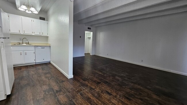 Building Photo - 1 bed 1 bath Unit 202 Rental