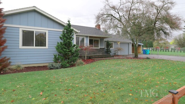 3BD 2000+ Sq Ft Ranch on a Huge Lot! Beau... - 3BD 2000+ Sq Ft Ranch on a Huge Lot!  Beau... Casa