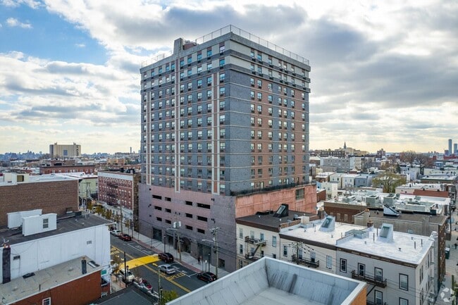 Building Photo - 809-815 22nd St Unit 503