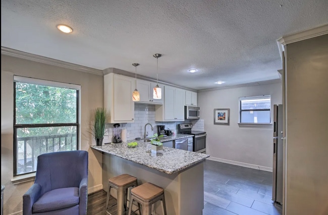 Building Photo - 2211 Blodgett St Unit 3