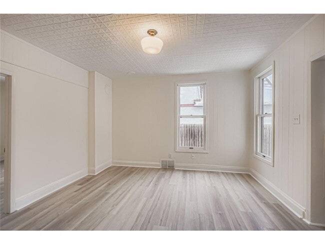 Photo - 84 Isabel St W