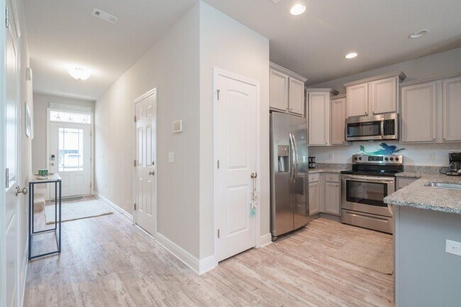 Photo - 90 Crossing Ln