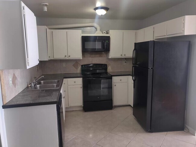 Photo - Immediate move -in. 

Housing vouchers accepted. Unidad A