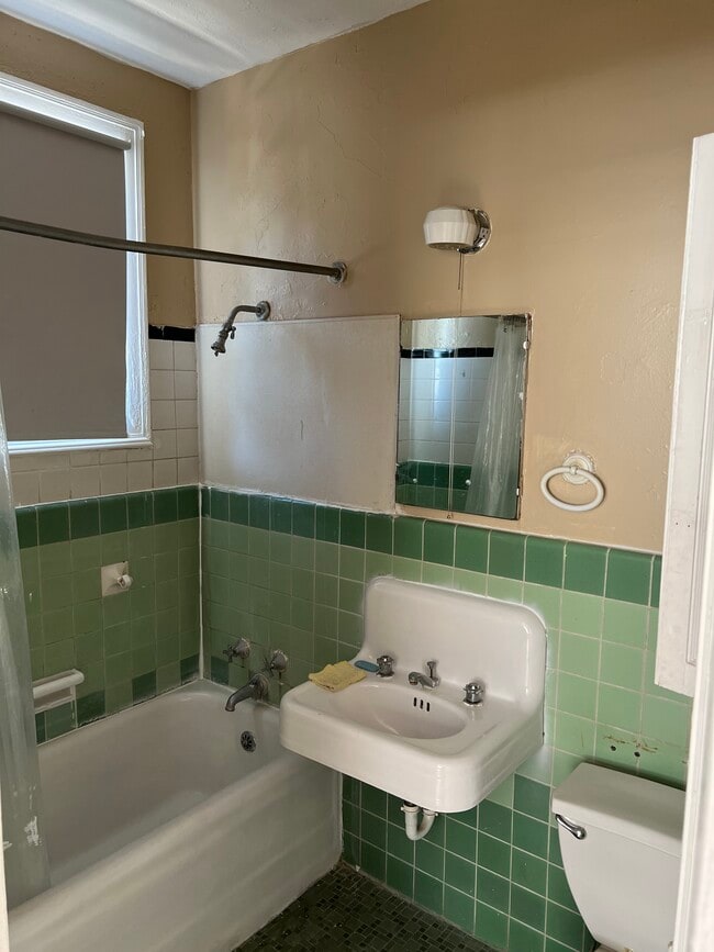 Photo - 158 W Chimes St Unidad 1