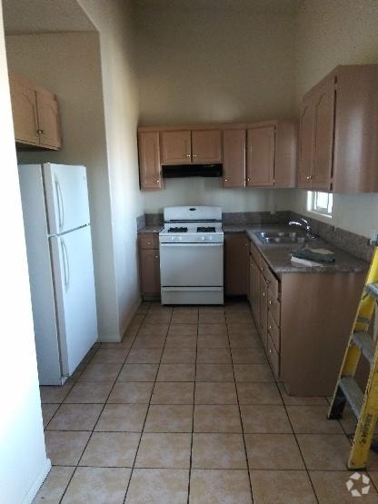 Building Photo - 5869 S Figueroa St Rental