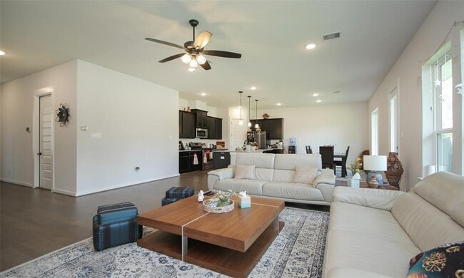 Building Photo - 2103 Pueblito Dr