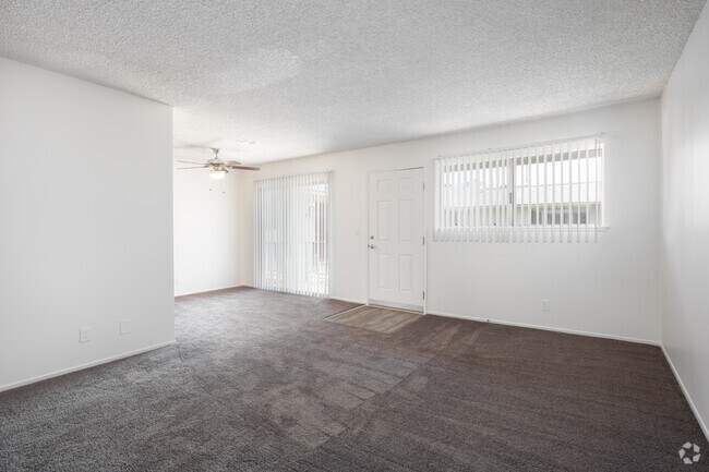 1 BR, 1 BA - 768SF