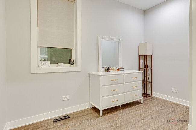 Photo - 1346 N Artesian Ave