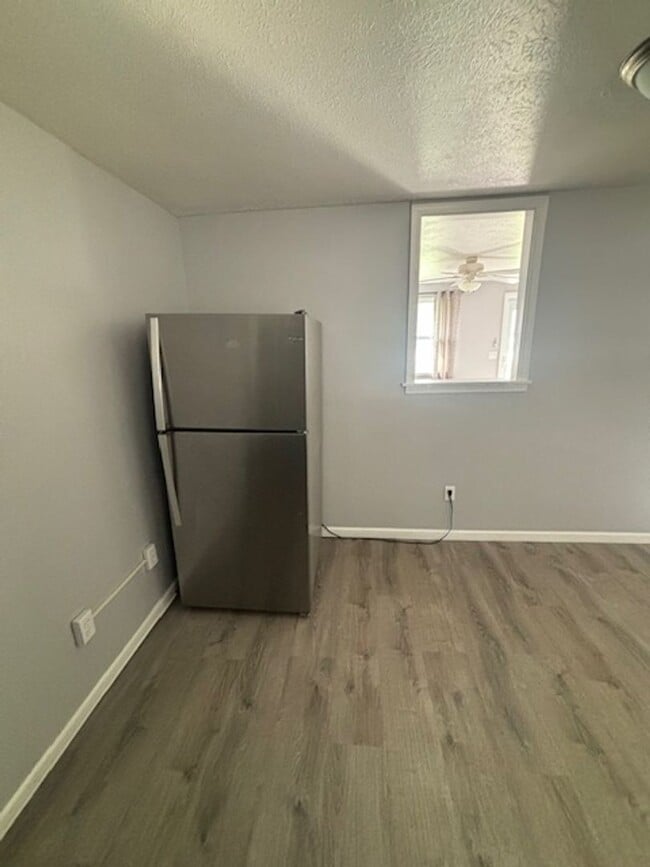 Photo - Check out this 4 Bedroom 1.5 Bath West Area of Lorain.