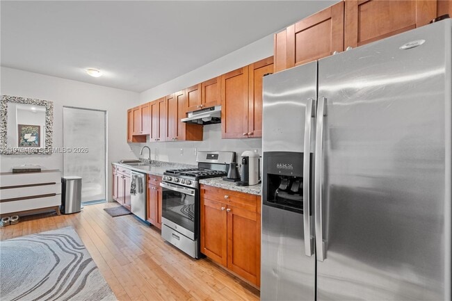 Building Photo - 7950 Tatum Waterway Dr Unit N8