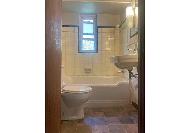 Photo - 960 Ludlow Ave Unidad 960-02