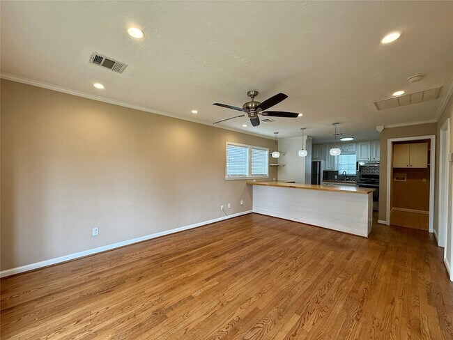 2519 Paul Quinn St