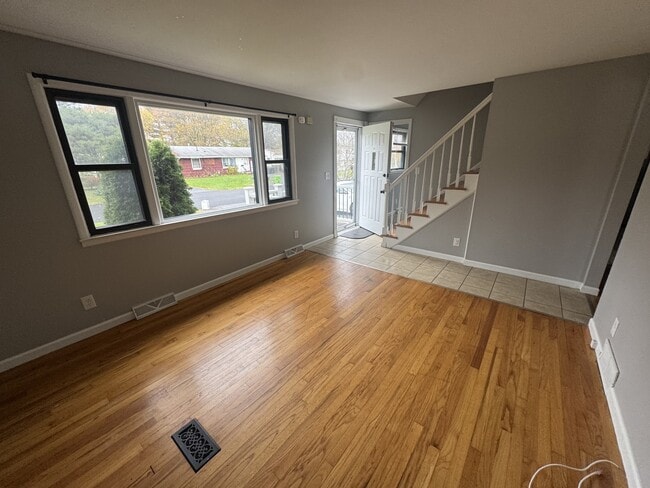 Photo - 616 Boston Rd