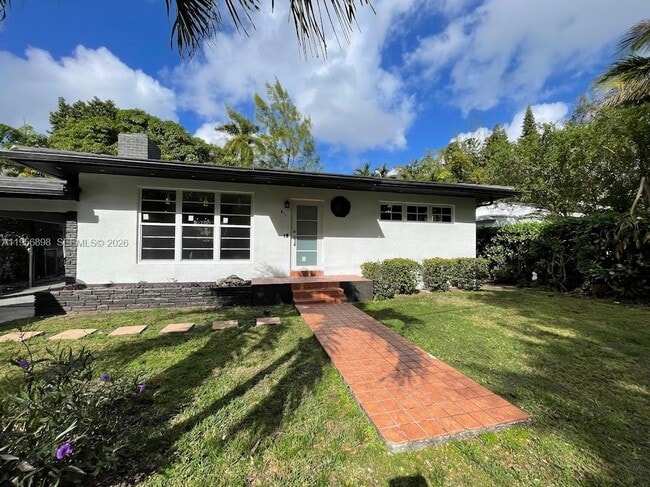 Building Photo - 811 NE 70th St