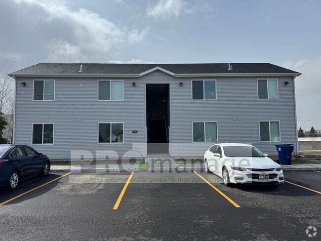 Building Photo - Near New - 2 Bed, 1 Bath Apartment Unit 840 #3