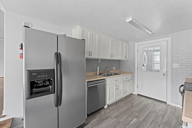 Photo - 2024 Jean St