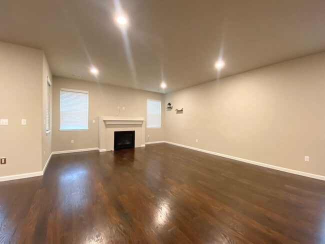 Photo - 3 bedroom, 2568 Sqft. home In Federal Way